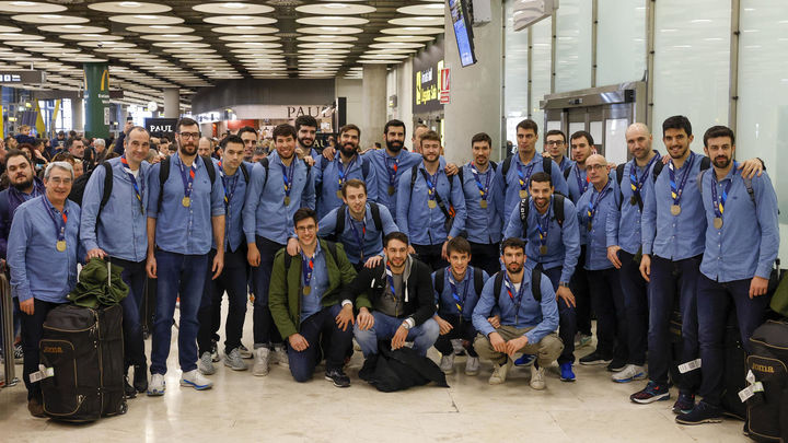 Selección española de balonmano a su llegada a Barajas / EFE