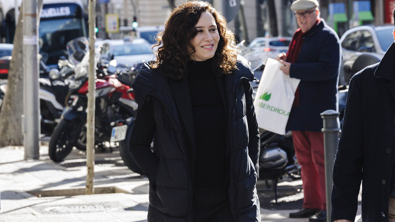 Ayuso responde a Almodóvar: "La izquierda está al borde de un ataque de nervios"