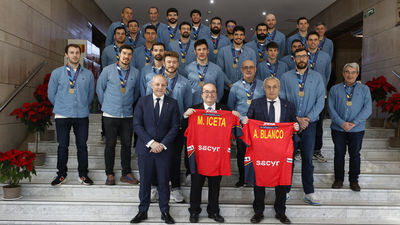 La Selección española de balonmano presume de bronce mundialista en el COE