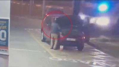 Se rozó la tragedia: sobrecogedor accidente en una gasolinera de Madrid