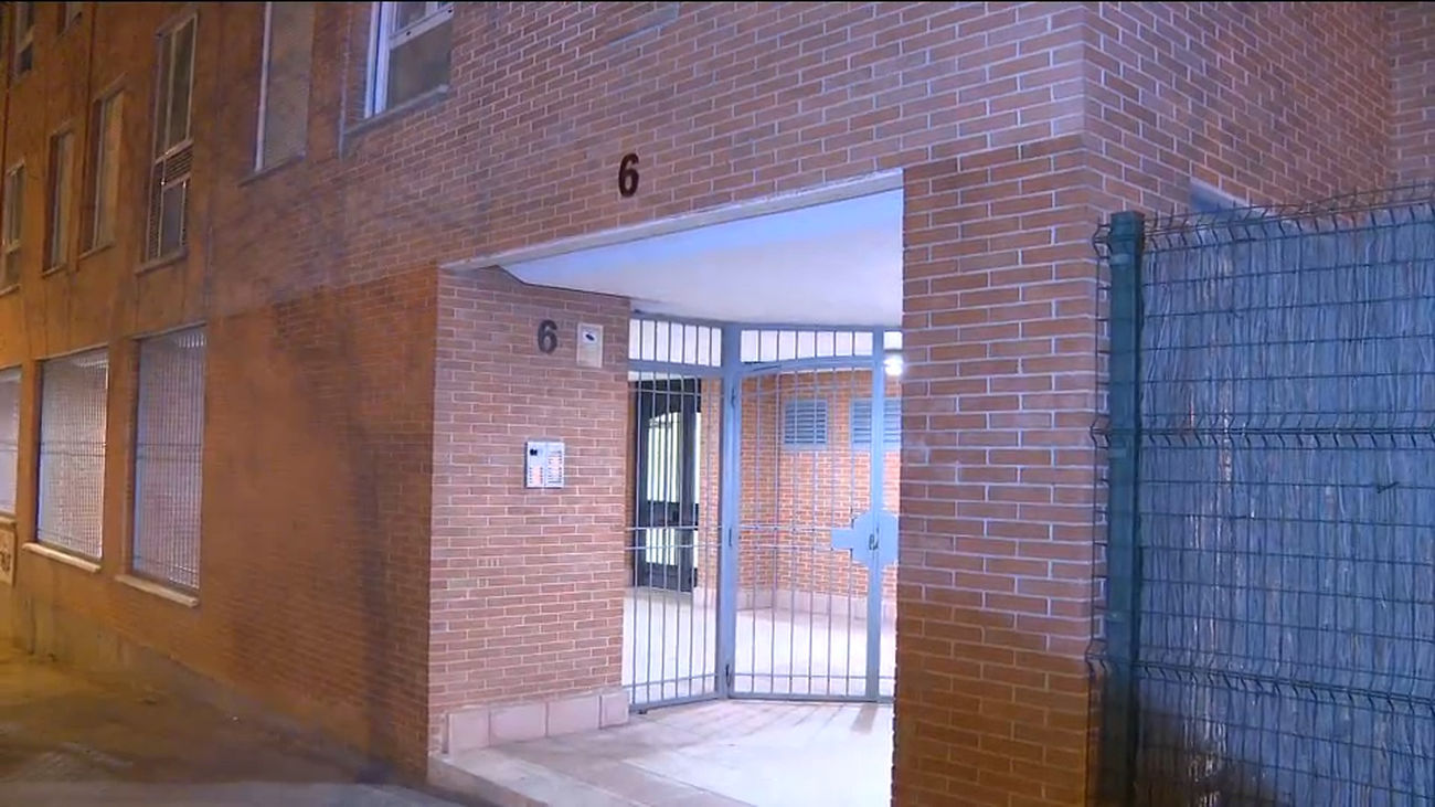 Un niño de 13 años apuñala a la madre de su novia de 12 años por encargo de ella