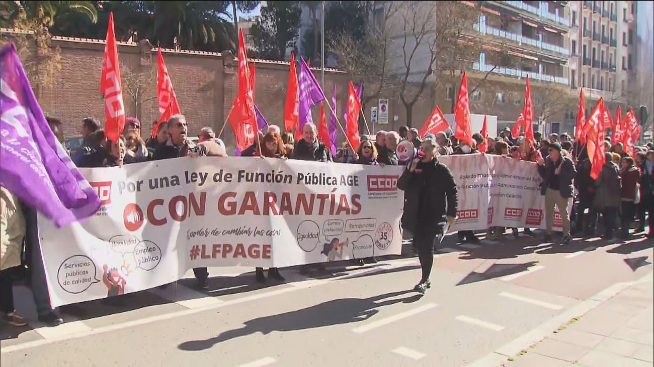 Manifestación de funcionarios para reclamar una mejora del salario base y mayor promoción profesional