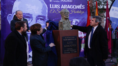 Luis Aragonés, 'El Sabio de Hortaleza', ya tiene busto en su barrio