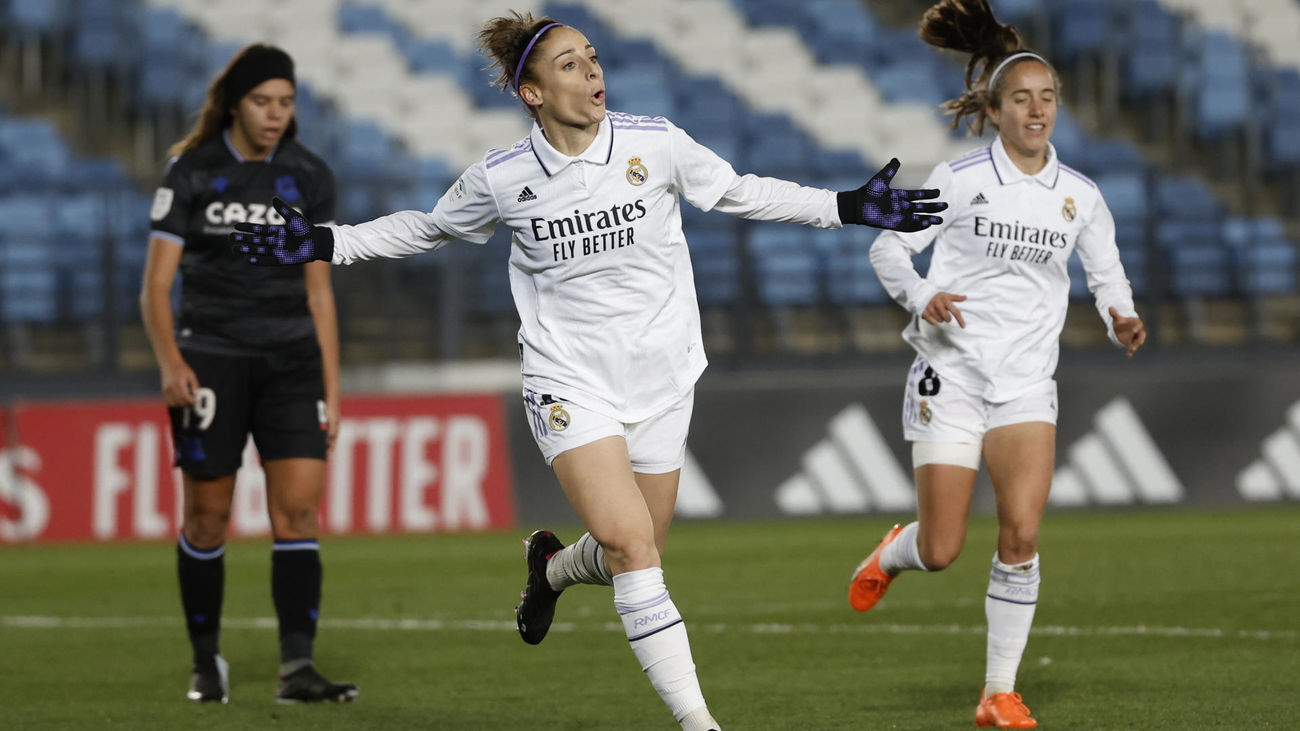 La delantera del Real Madrid Esther González celebra tras marcar el cuarto gol ante la Real Sociedad