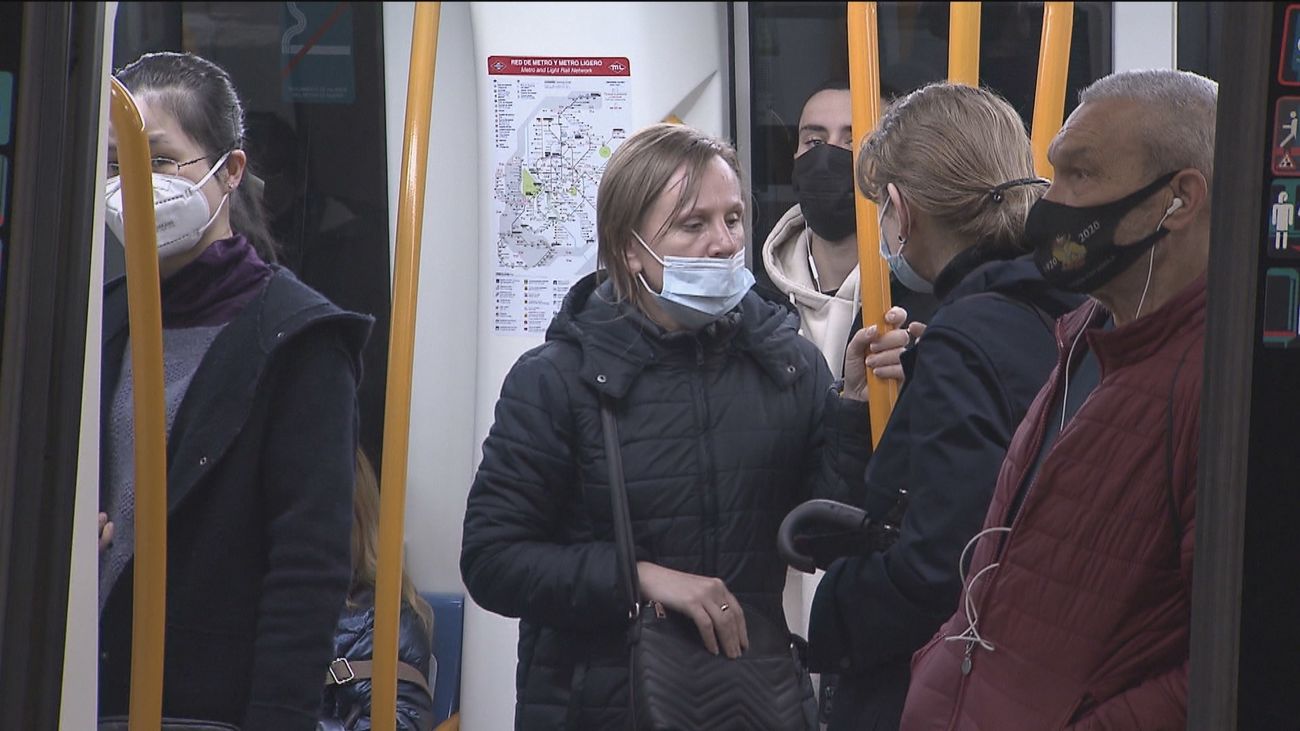 ¿Está de acuerdo con que se suprima totalmente el uso de la mascarilla en el transporte público?