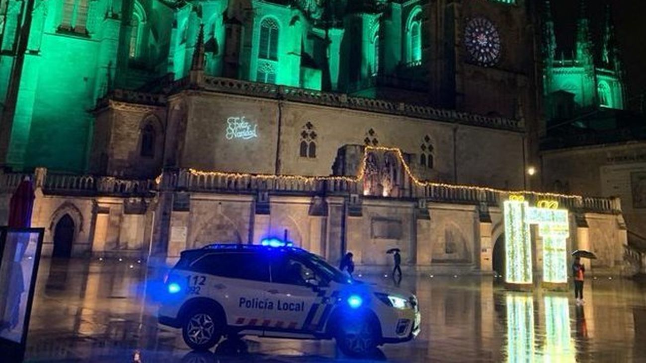 Policía de Burgos frente a la catedral