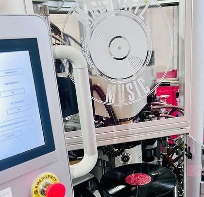 Mad Vinyl Music / MAD VINYL MUSIC