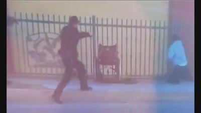 Investigan a policías estadounidenses por matar a un hombre afroamericano en silla de ruedas