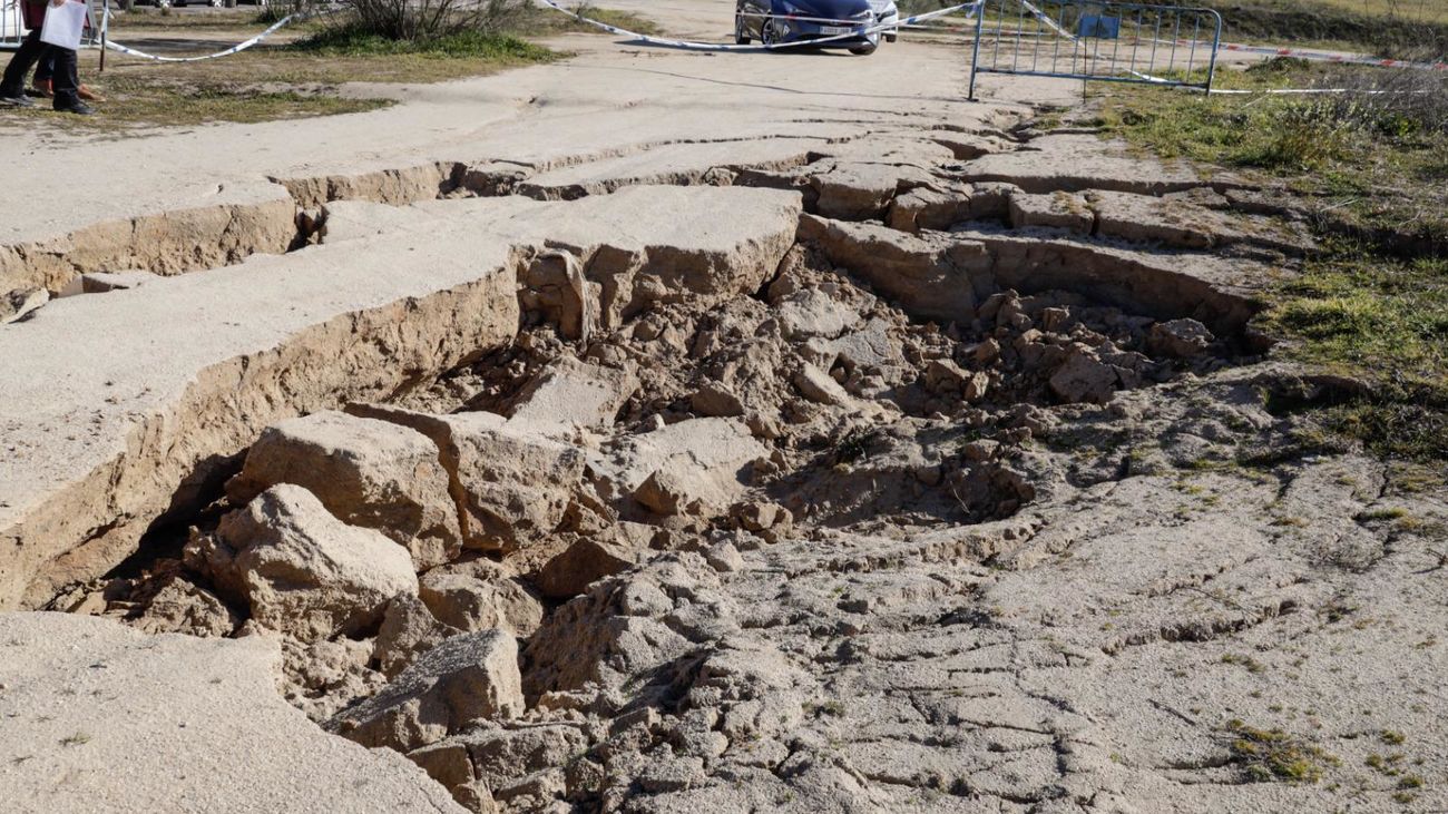 Alertan de la aparición de socavones en la obra abandonada del tren Móstoles-Navalcarnero