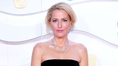 Gillian Anderson pide a mujeres de todo el mundo que le cuenten sus fantasías sexuales