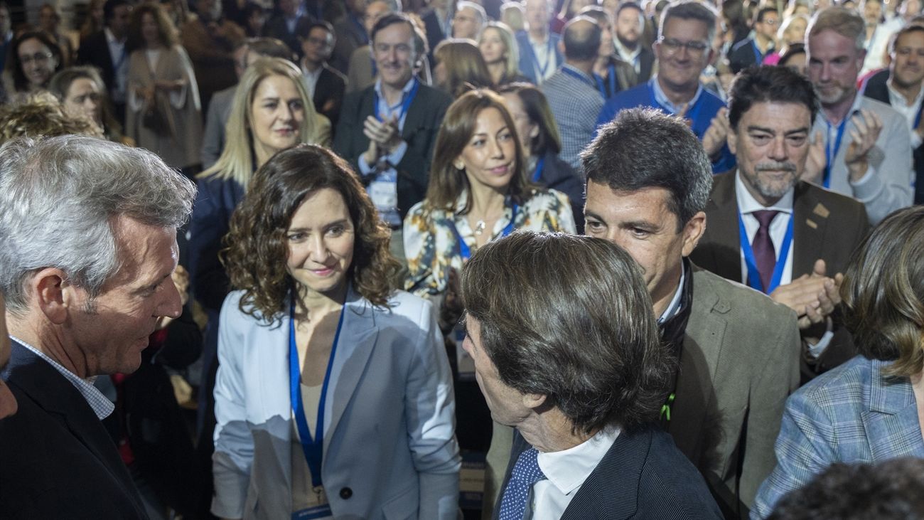 Ayuso dice que Aznar "siempre es un referente" en el PP