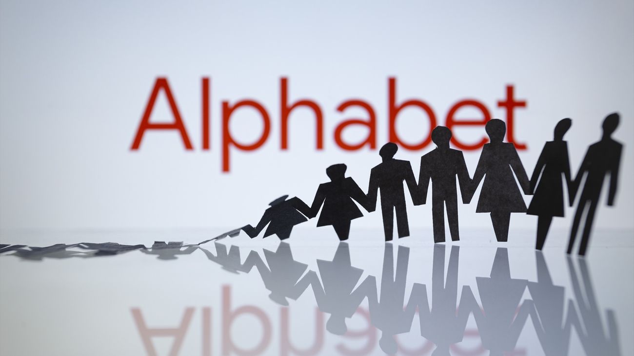 Alphabet invierte 370 millones de euros en Anthropic, el rival de 'ChatGPT'