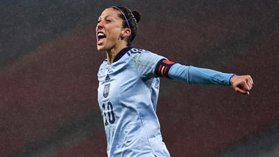 La madrileña Jenni Hermoso, en una puerta giratoria