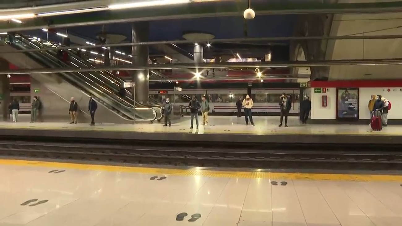 Primer día laborable con el servicio interrumpido entre Chamartín y Nuevos Ministerios