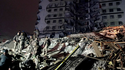 Centenares de muertos y miles de heridos en un devastador terremoto en Turquía y Siria