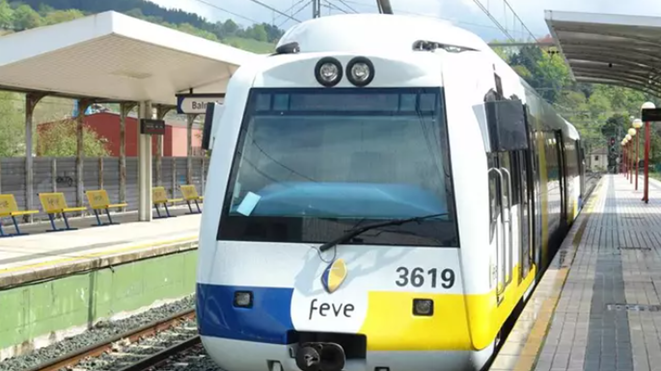 Cesados un cargo de Renfe y otro de Adif por los fallos en los trenes para Asturias y Cantabria