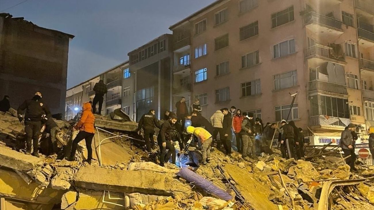 Labores de rescate en Turquía tras el terremoto
