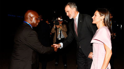 Los reyes llegan a Angola en su primera visita al África Subsahariana