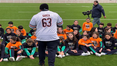 Niños de Vallecas se enganchan al fútbol americano de la mano de los Chicago Bears