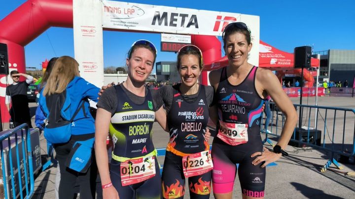 Las tres primeras clasificadas / @TRIATLONSP