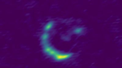 El misterioso objeto oscuro que es en realidad una galaxia muy muy lejana