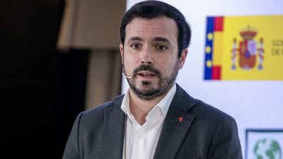 Garzón urge al PSOE a desbloquear la ley de anuncios de alimentos infantiles