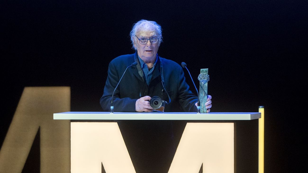 El director de cine Carlos Saura interviene tras recibir el galardón biznaga de honor del 25 Festival de Málaga