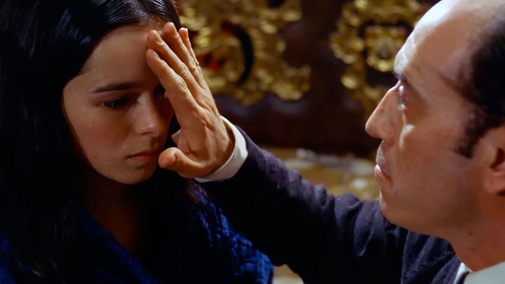 Geraldine Chaplin y José Luis López Vázquez en 'Peppermint Frappé' / ARCHIVO