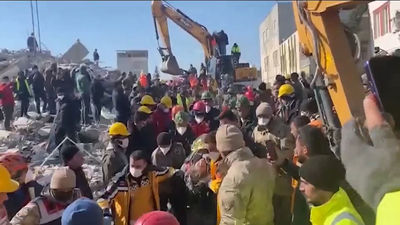 Milagros en Turquía: Liberan a un bebé de dos meses tras 128 horas bajo los escombros