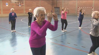 Bea, una gimnasta madrileña de 101 años