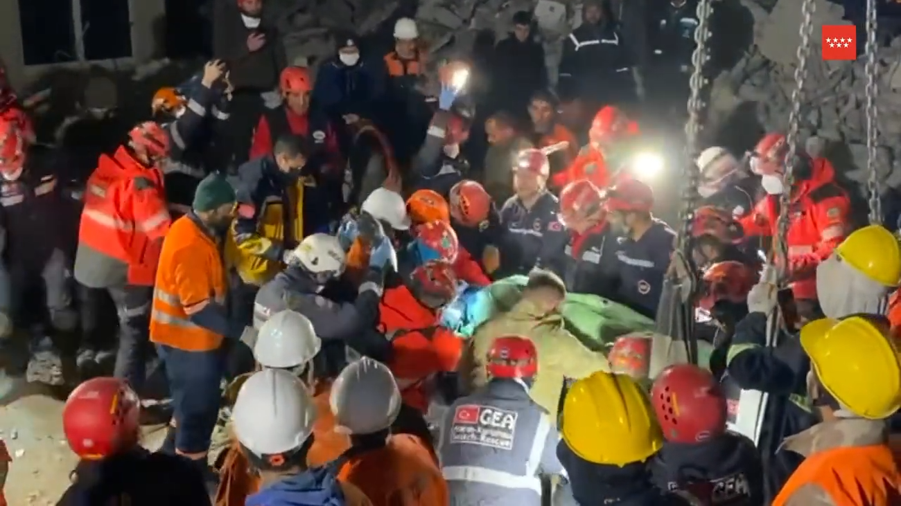 Bomberos de Madrid rescatan a una mujer que llevaba 6 días atrapada en Turquía