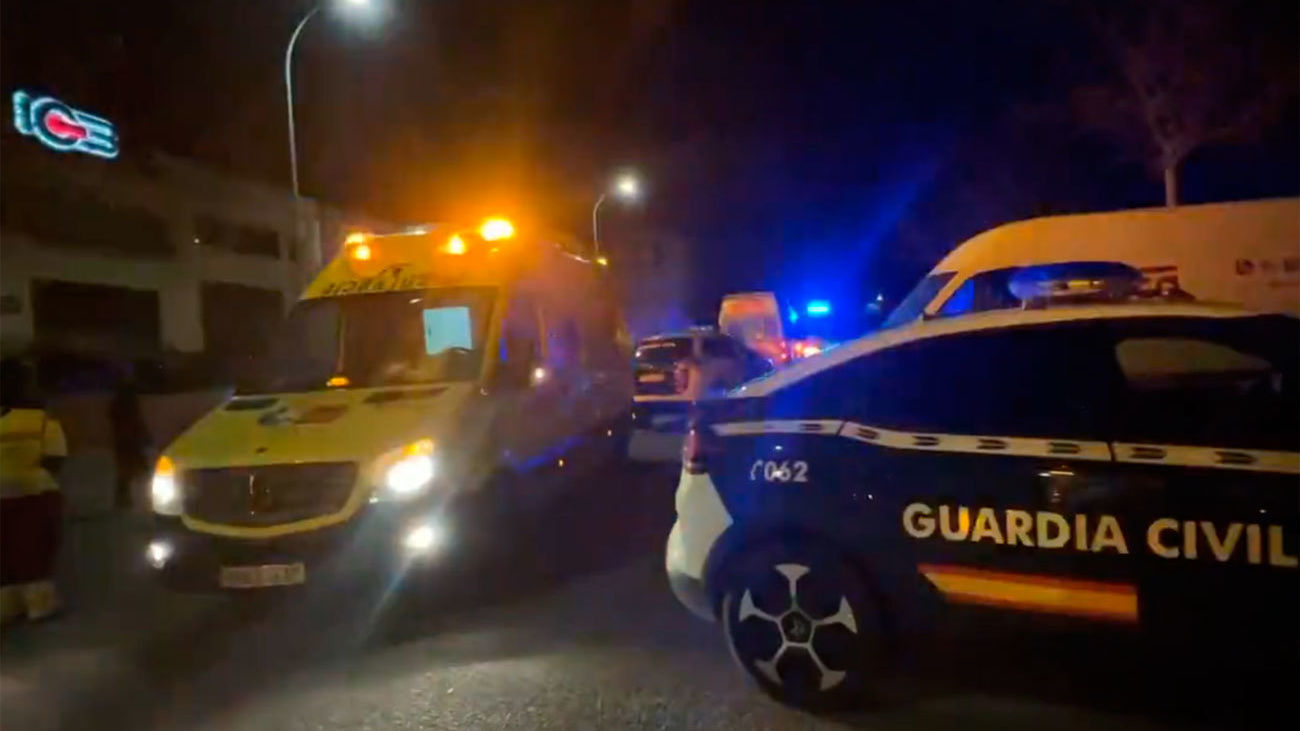 Un hombre de 28 años, herido de gravedad, tras precipitarse por un muro en Arroyomolinos