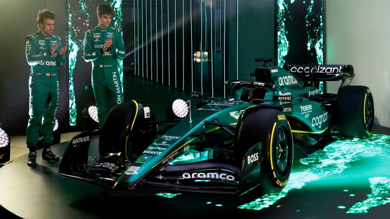 Fernando Alonso ya luce con Aston Martin