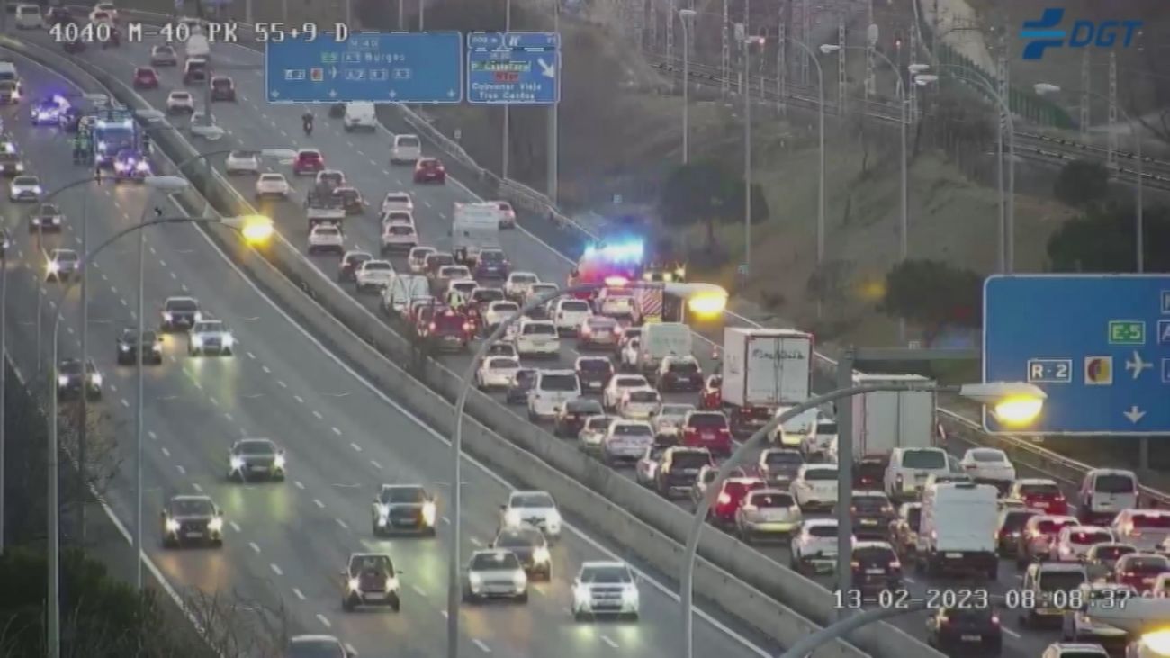 Varios accidentes provocan fuertes atascos en la M-40 a la altura de Monte Carmelo este lunes