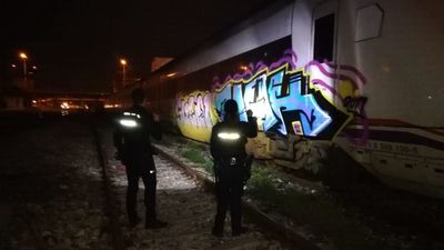 La Policía detiene a 14 presuntos autores de 98 grafitis en trenes e identifica a otros ocho