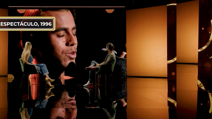 Enrique Igleisas cantando en 'Espectáculo' (1996) / REDACCIÓN