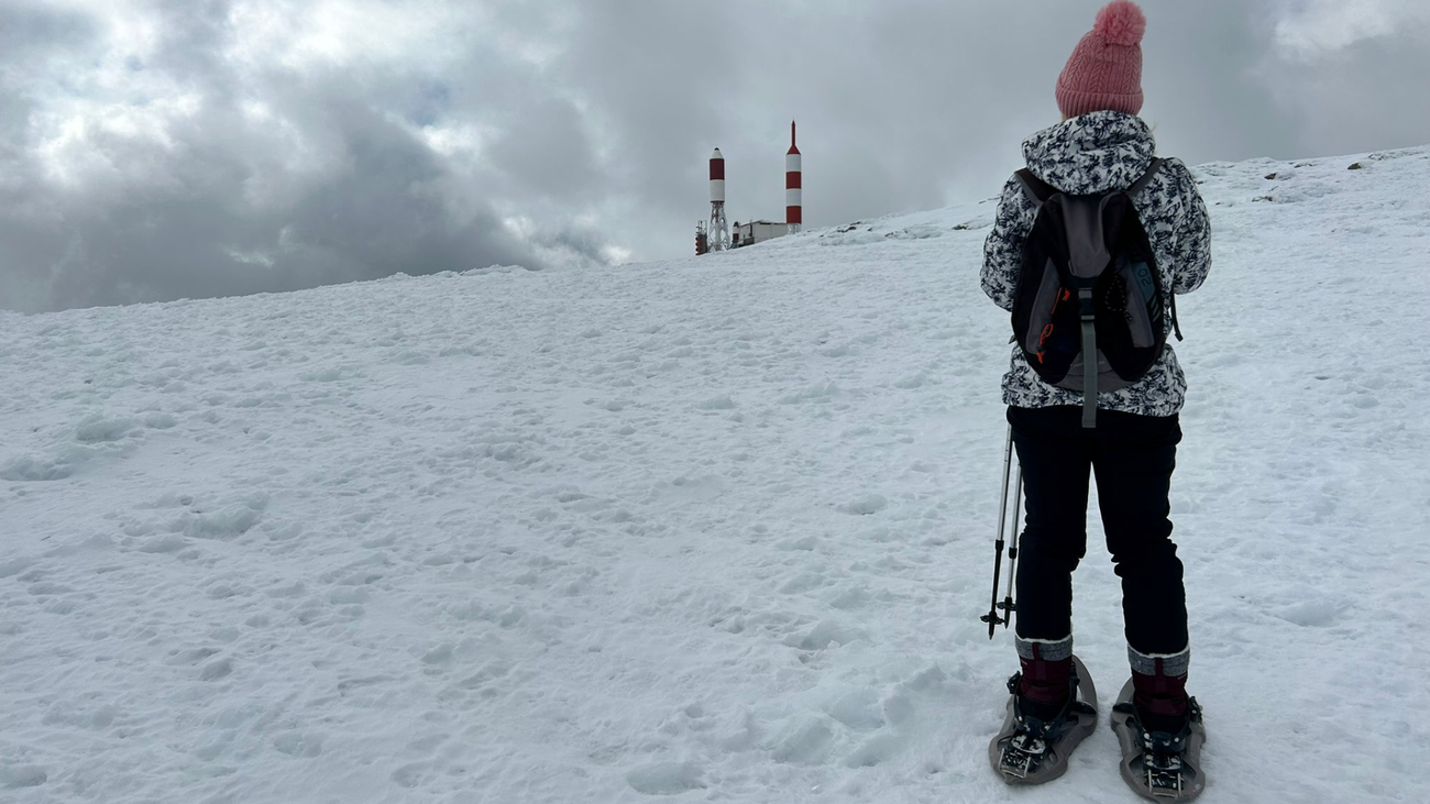 Ruta a la Bola del Mundo con raquetas de nieve
