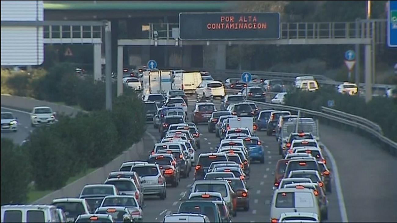 La Eurocámara respalda el veto a la venta de coches de combustión e híbridos desde 2035