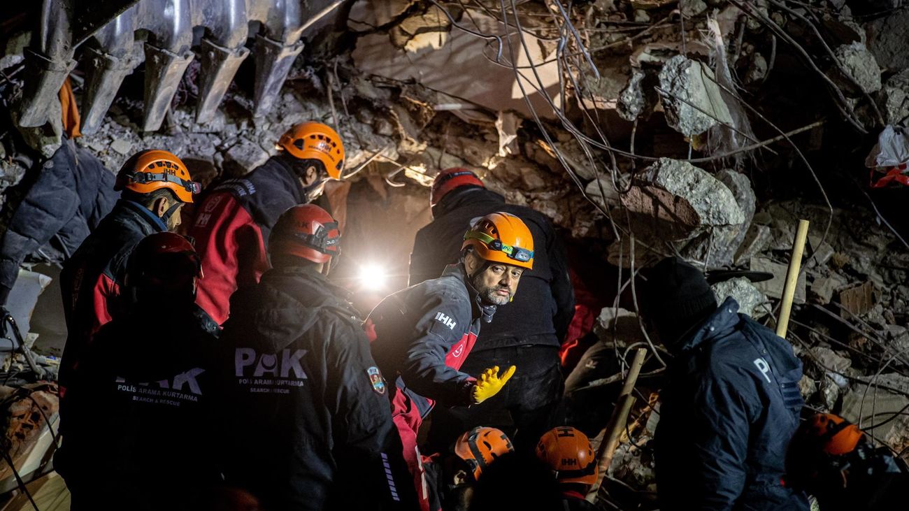 Varios rescates milagro en Turquía tras 198 horas atrapados sorprenden a los expertos