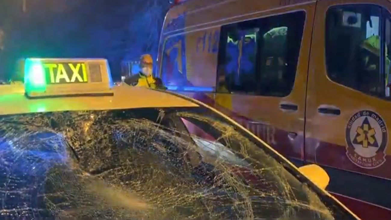 Un taxi atropella a un peatón que cruzaba por la entrada del túnel de Atocha