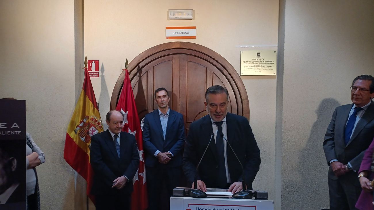 La Comunidad rinde homenaje a las víctimas del terrorismo en la figura de Francisco Tomás y Valiente