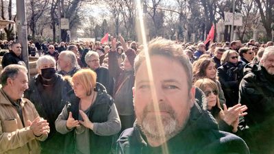 Jorge Villar, el concejal del PSOE de Cáceres que acudió a la protesta en defensa de la sanidad pública madrileña y que se le ha vuelto en contra