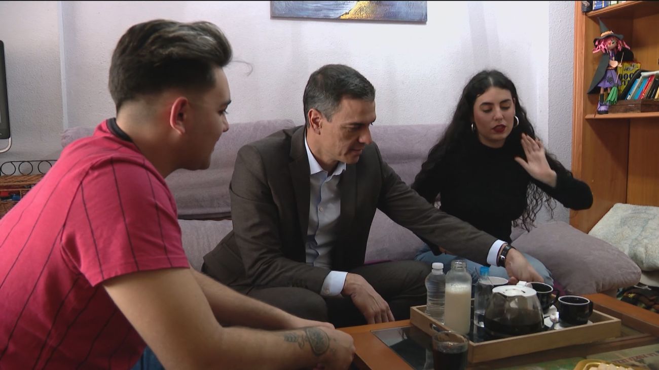 Sánchez promociona la subida del SMI con un vídeo junto al hermano de un líder de las juventudes socialistas