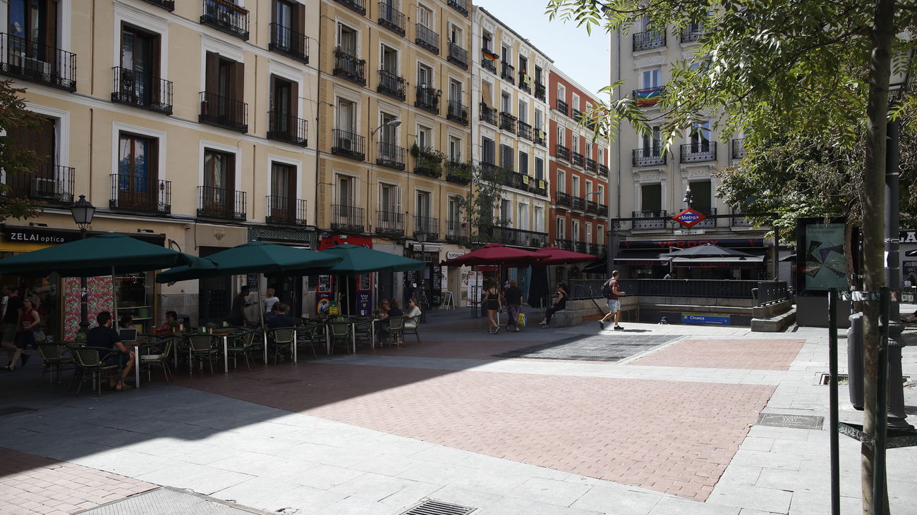 Vecinos de un edificio de Chueca luchan para que no les echen tras un aviso de que les queda un mes