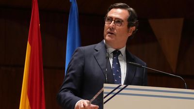 Garamendi denuncia una campaña contra él por su sueldo