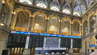 El Ibex 35 retrocede un 0,6% en la sesión y pierde los 10.500 enteros