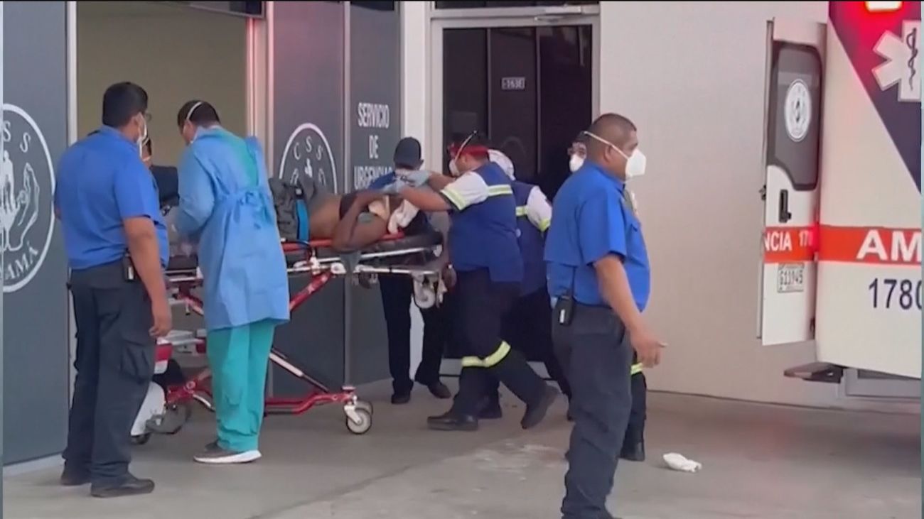 Al menos 39 muertos y 20 heridos al caer por un barranco un autobús en Panamá