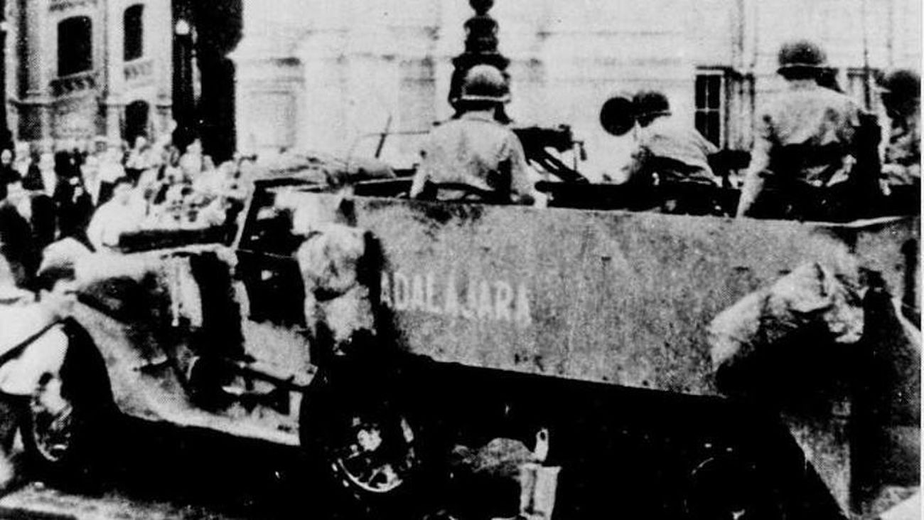 Tanqueta 'Guadalajara', primera unidad en llegar hasta el Ayuntamiento de París el 24 de agosto de 1944