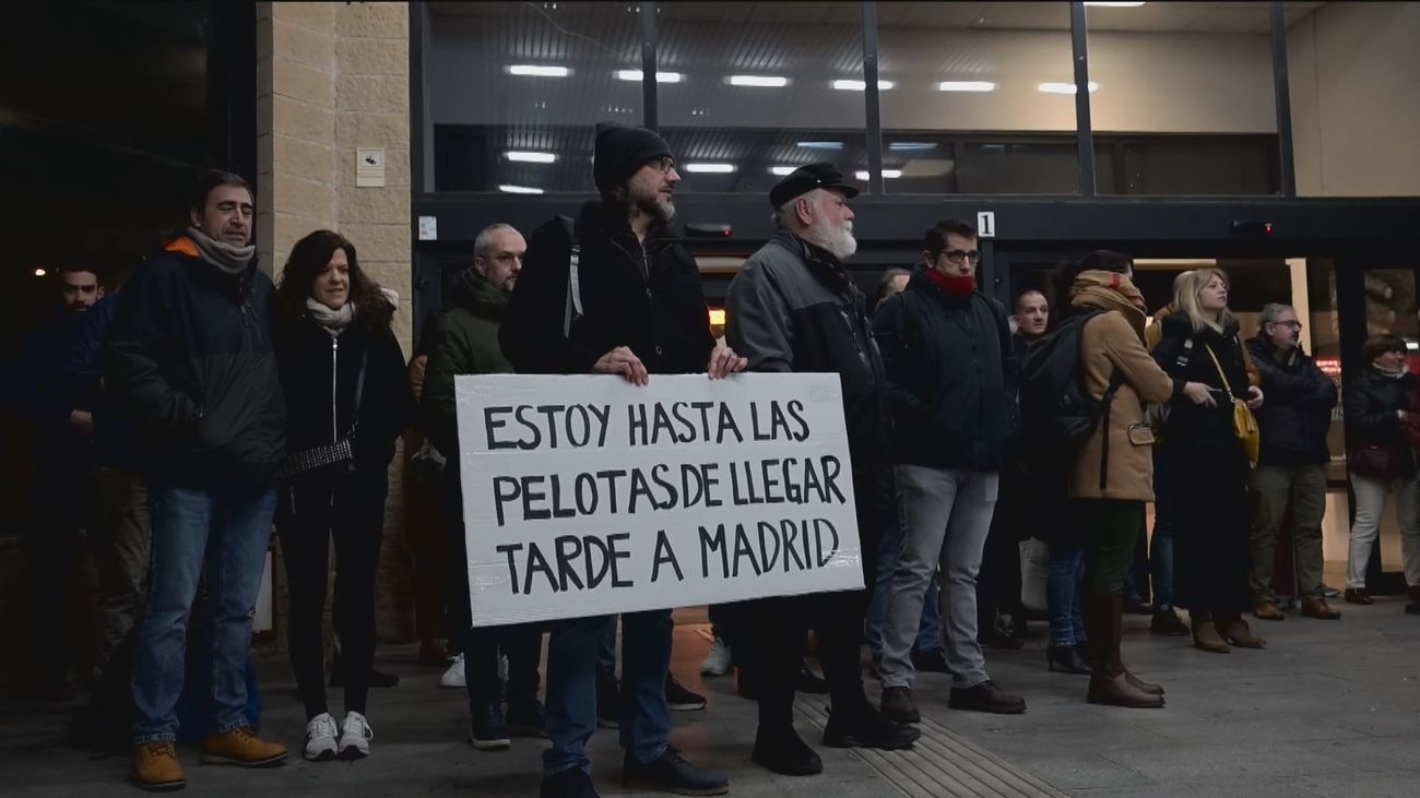 Los pasajeros del tren Avant Ciudad Real-Madrid, "hartos" de los continuos retrasos