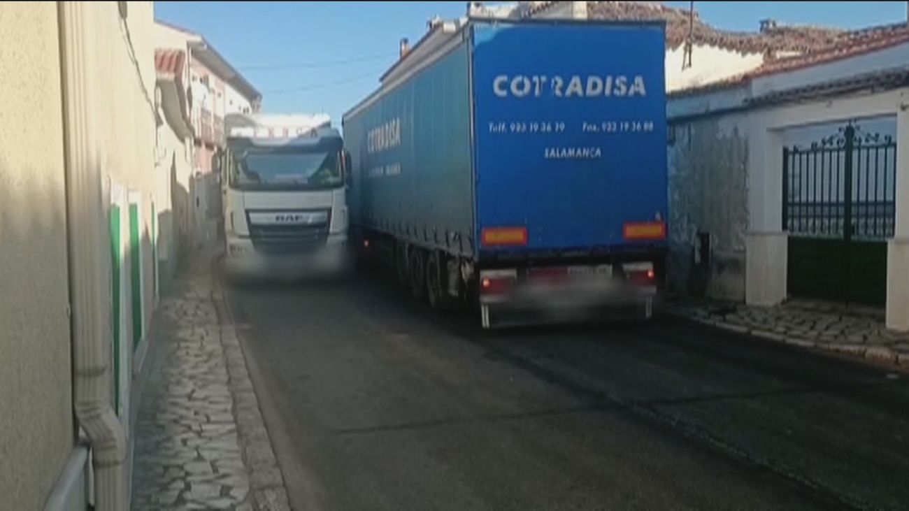 Pesadilla en Colmenar de Oreja por la calle "atrapacamiones"